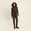 T-shirt cintr&eacute; col montant dentelle marron fonc&eacute; femme