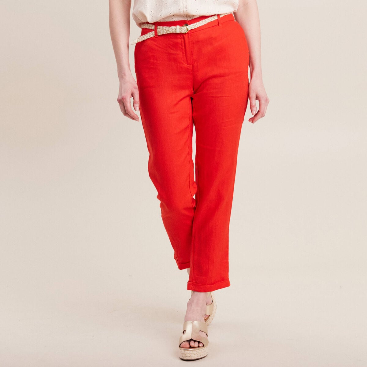 Pantalon coupe chino en lin ceintur&eacute; orange femme
