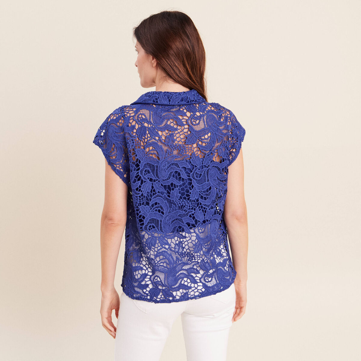 Blouse manches courtes aspect dentelle bleu fonc&eacute; femme