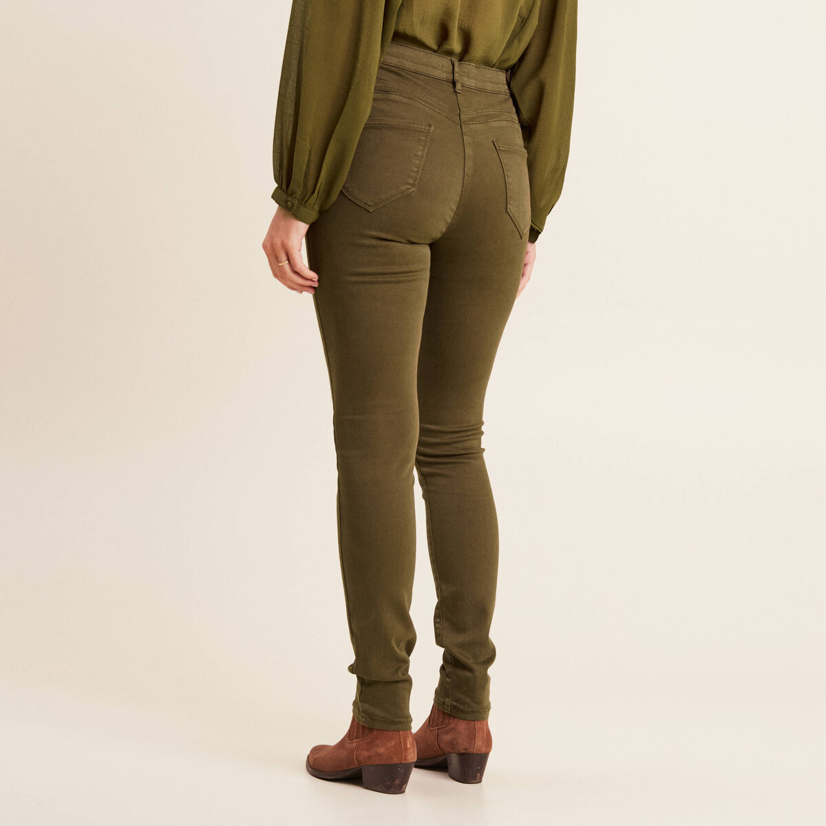 Jean magique ajusté taille standard vert kaki femme