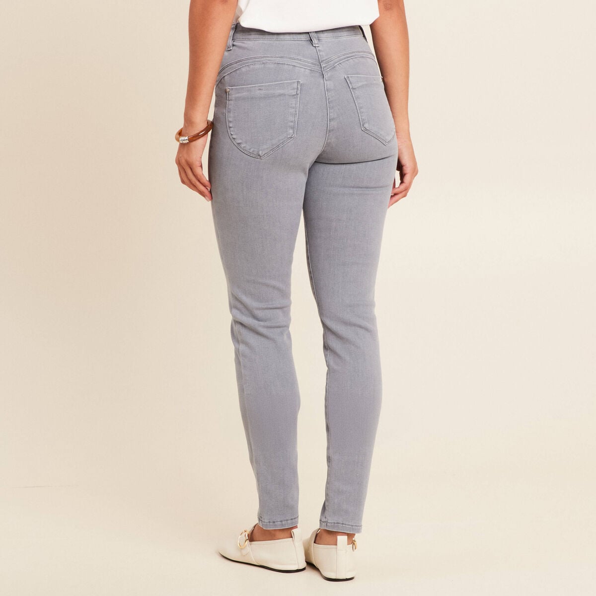 Jean magique L'Unique coupe ajust&eacute;e denim gris femme