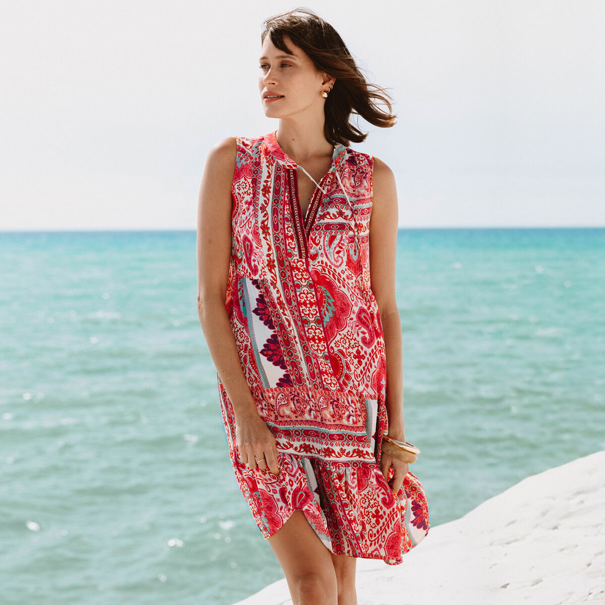 Robe courte &eacute;vas&eacute;e col tunisien rose femme