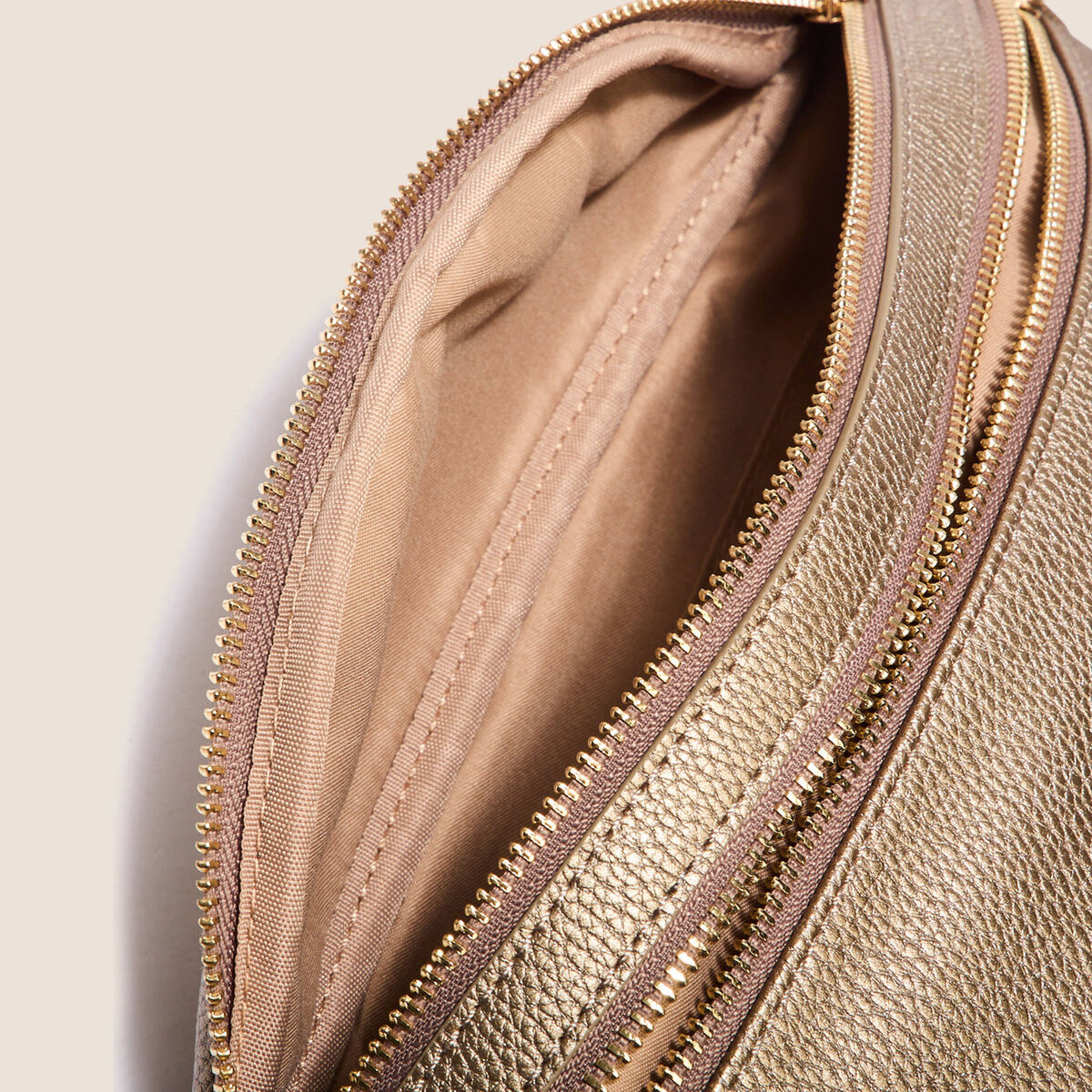 Sac banane zipp&eacute; couleur cuivre femme