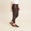 Pantalon coupe mom simili cuir marron fonc&eacute; femme