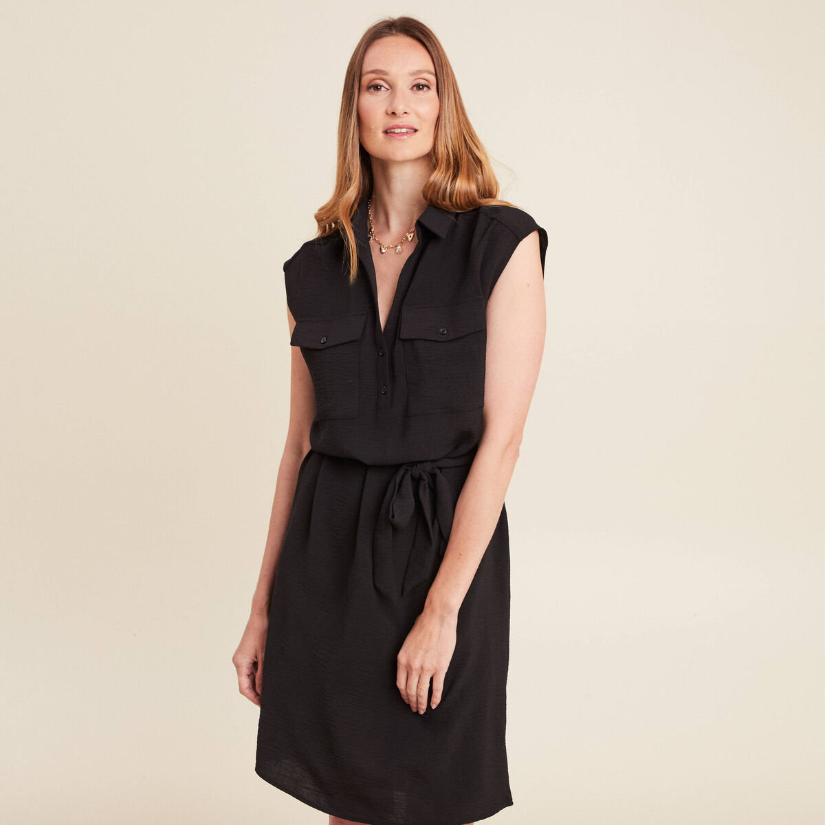 Robe droite courte manches courtes noir femme