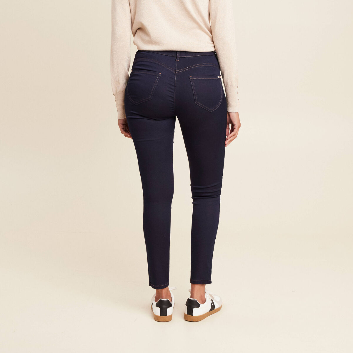Jean magique Le L&eacute;ger coupe ajust&eacute;e denim brut femme