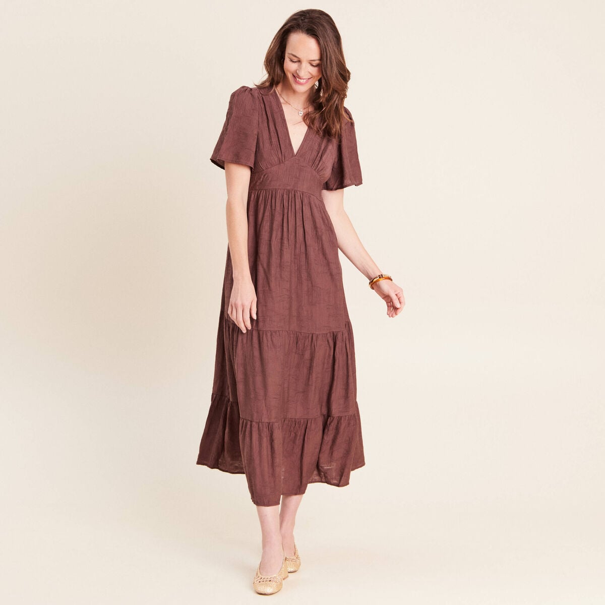 Robe &eacute;vas&eacute;e col v doubl&eacute;e marron fonc&eacute; femme