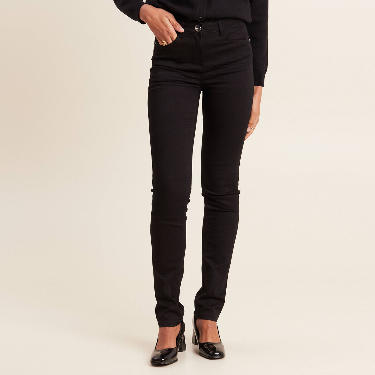 Jean ajusté taille standard long noir femme