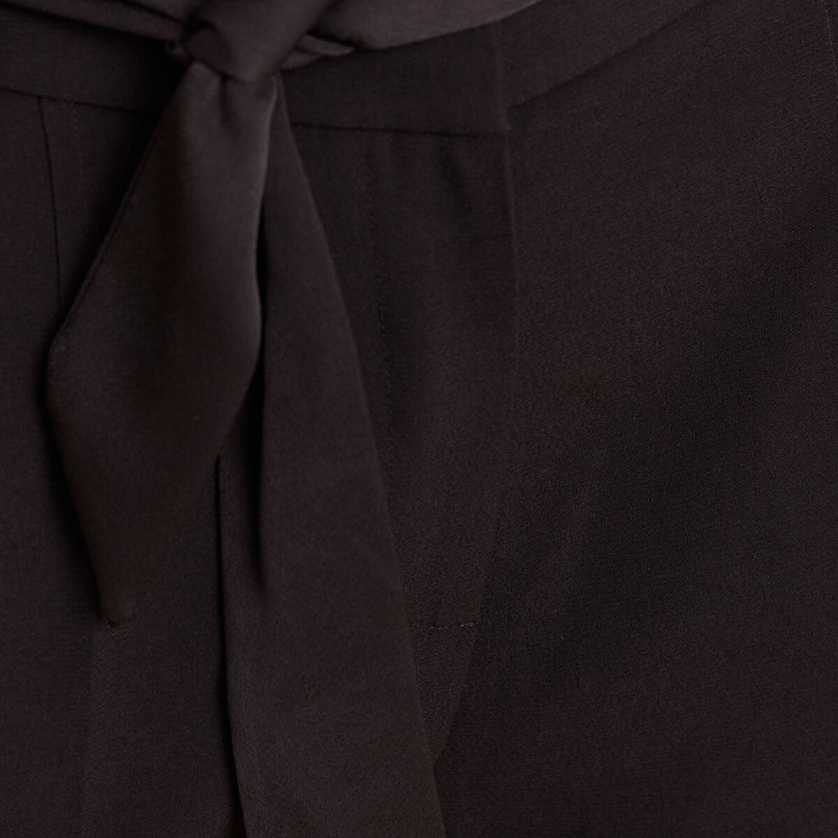 Pantalon satin&eacute; coupe droite noir femme