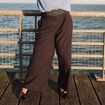 Pantalon large ceinturé bleu foncé femme