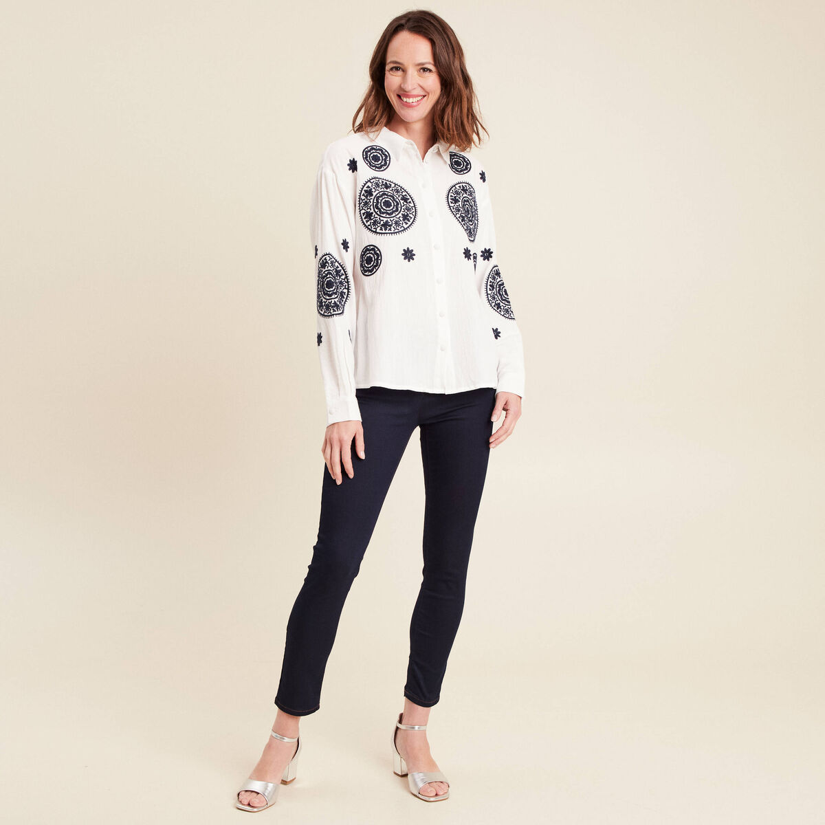 chemise en coton brodée manches longues ecru femme