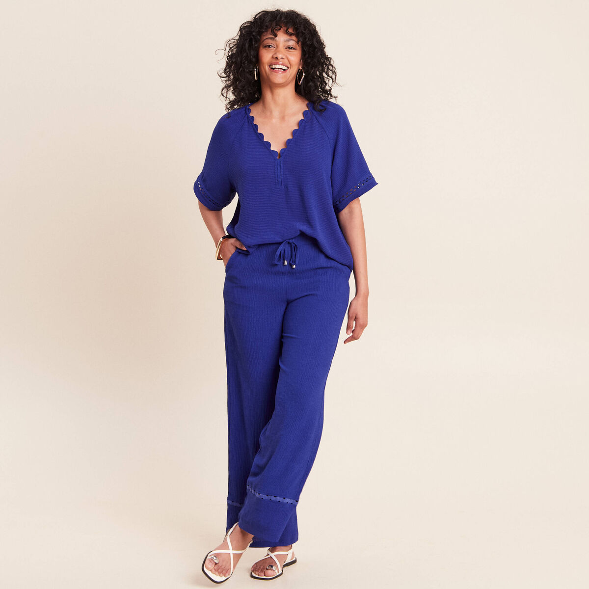 Blouse fluide col v manches courtes bleu fonc&eacute; femme