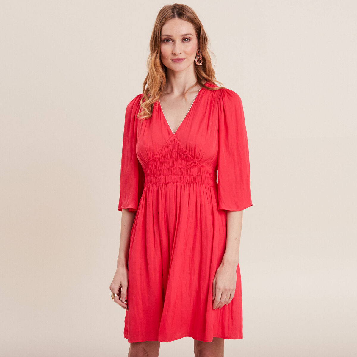Robe empire smockée satin rose cerise femme