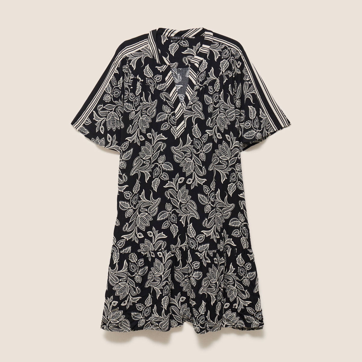 Robe courte &eacute;vas&eacute;e col tunisien noir femme