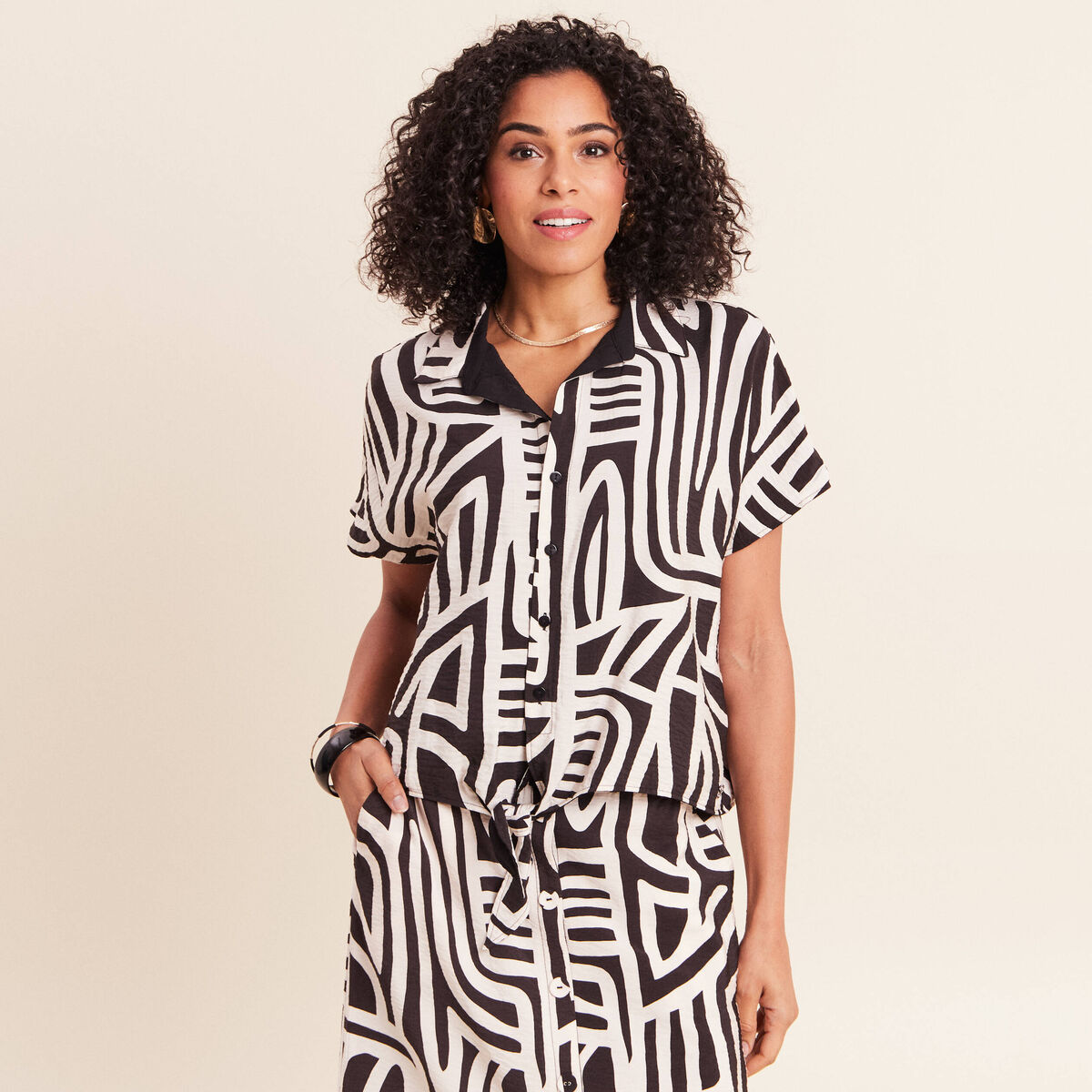 Chemise r&eacute;versible ample manches courtes noir femme