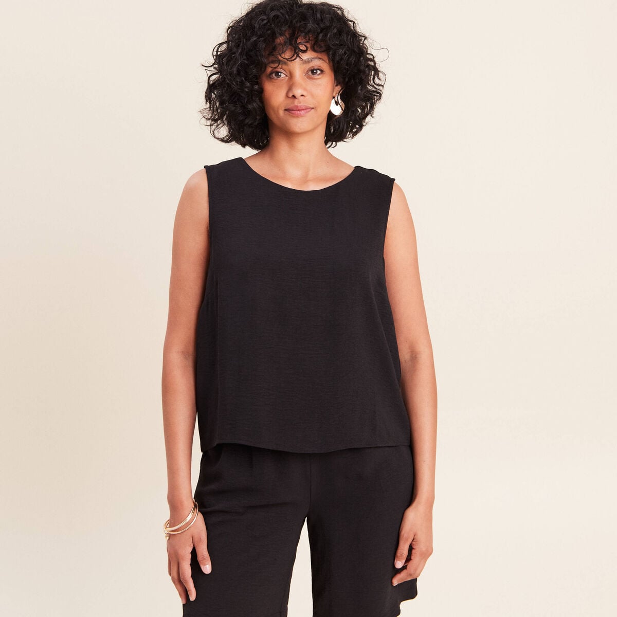 Blouse sans manches col rond fluide noir femme