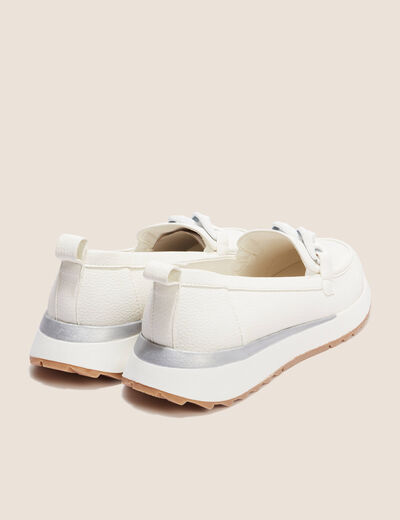 Mocassins détail chaîne blanc femme