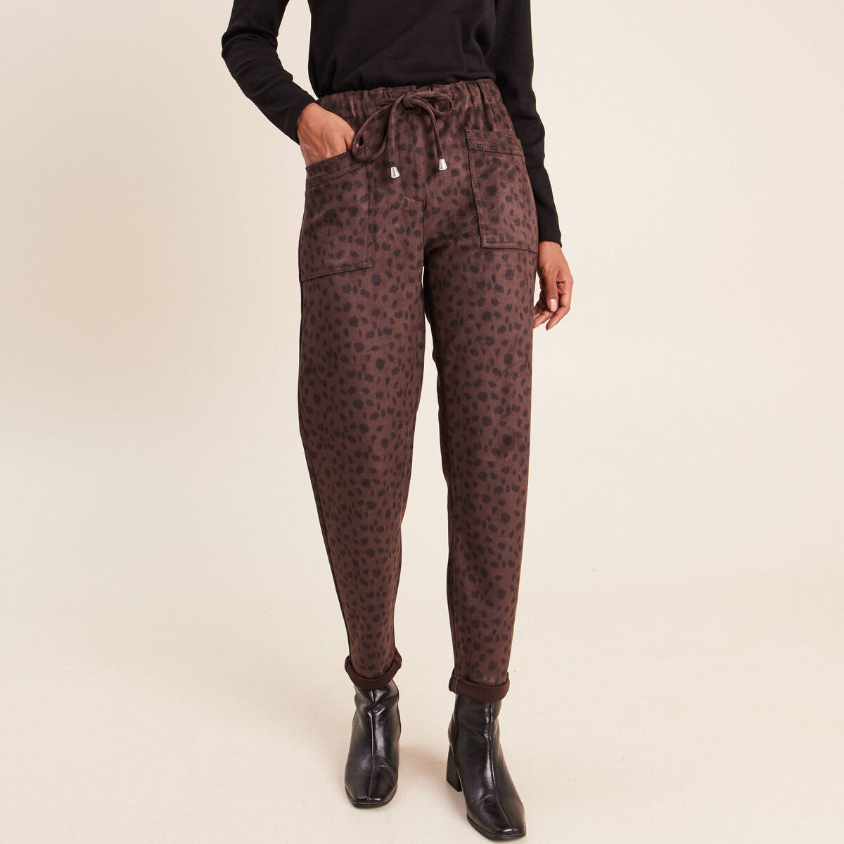 Pantalon coupe mom 7/8&egrave;me marron fonc&eacute; femme
