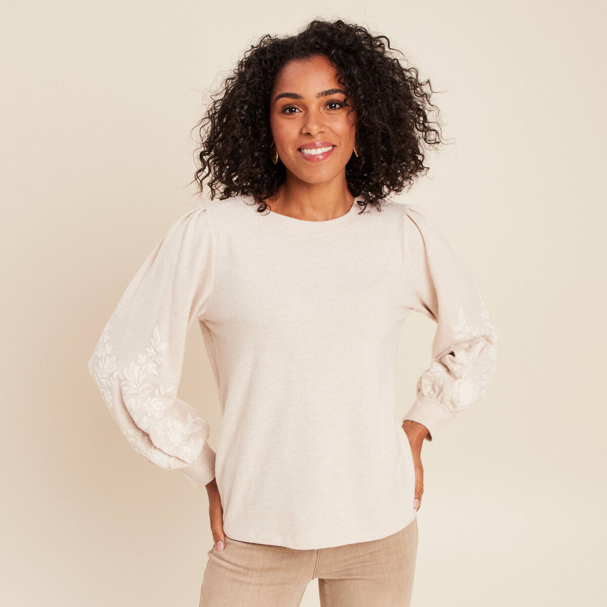 Sweat duveteux col rond manches longues creme femme