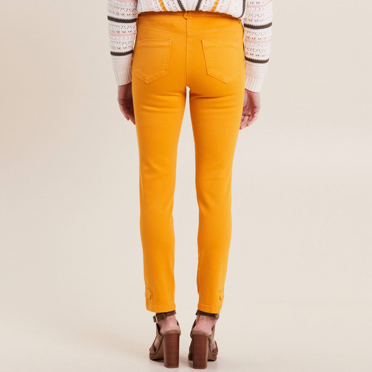 Pantalon ajusté 7/8ème jaune moutarde femme