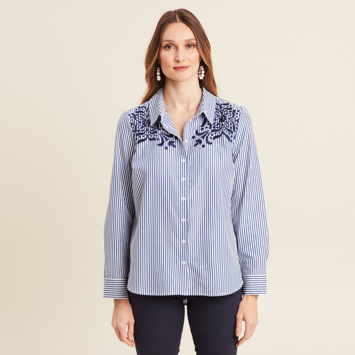 Chemise manches longues brod&eacute;e bleu femme