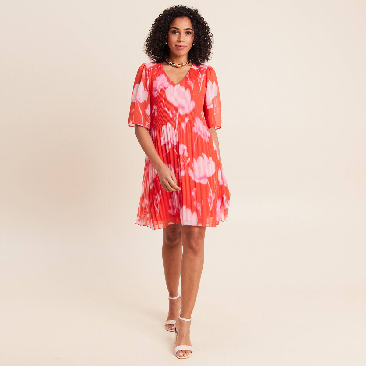 Robe courte &eacute;vas&eacute;e col v manches coudes rouge femme