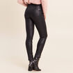 Pantalon iris&eacute; en similicuir noir femme