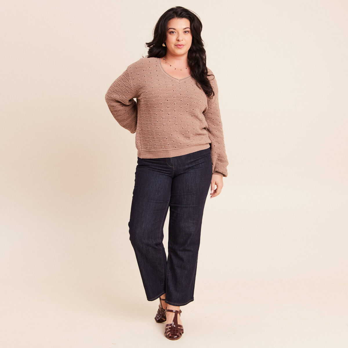 Pull droit long col v manches longues sable femme