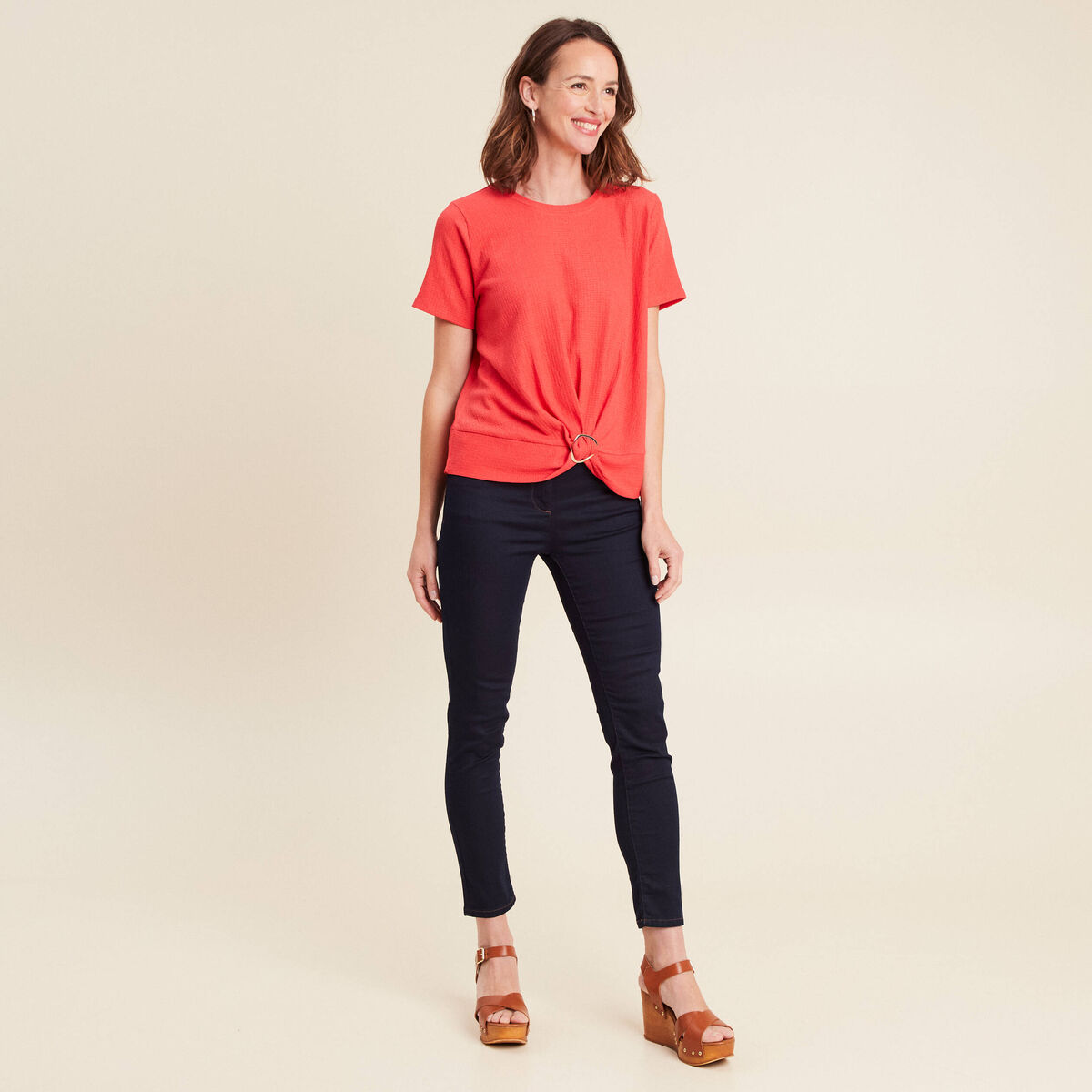 Top court bas resserré col rond rouge corail femme
