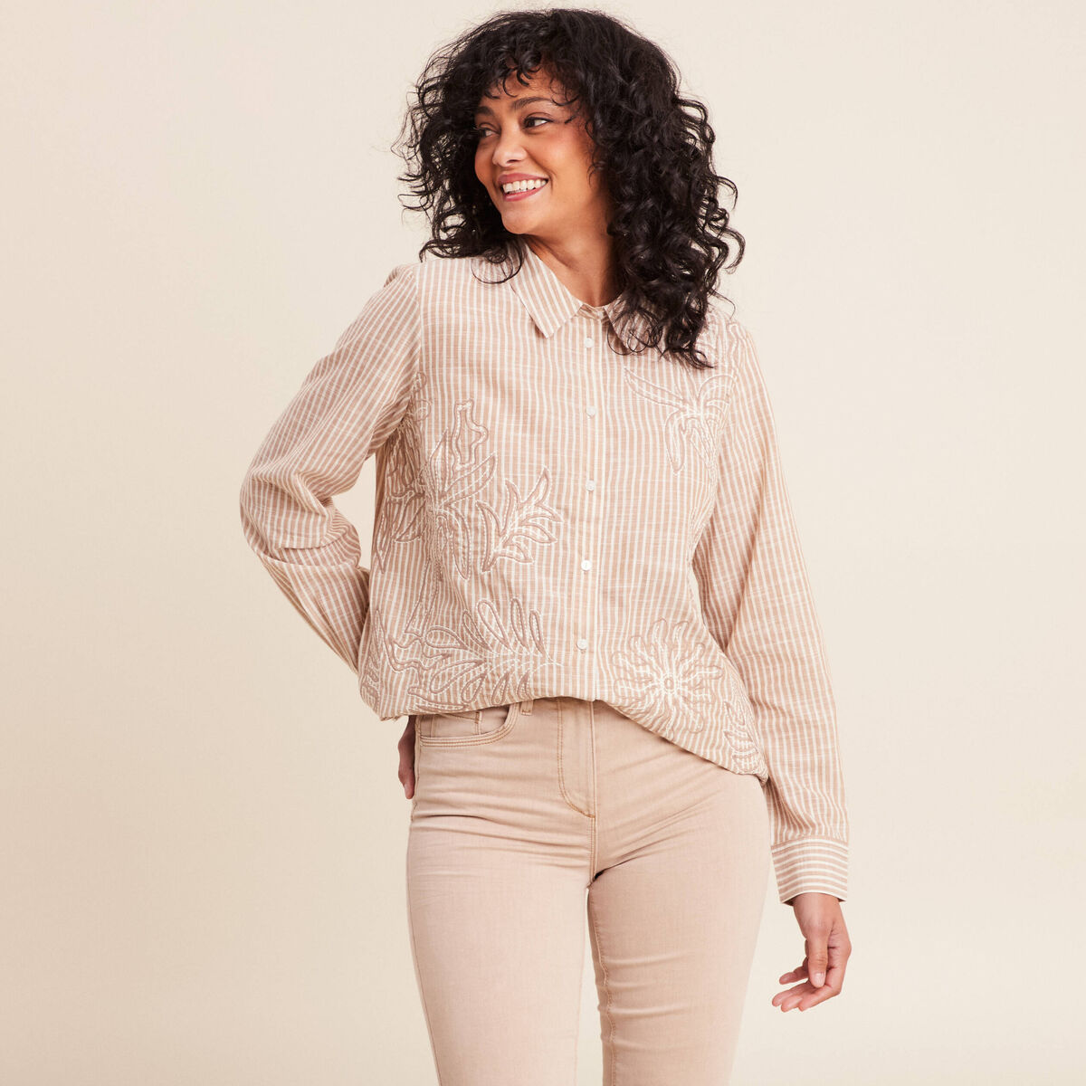 Chemise en coton brod&eacute;e manches longues marron femme