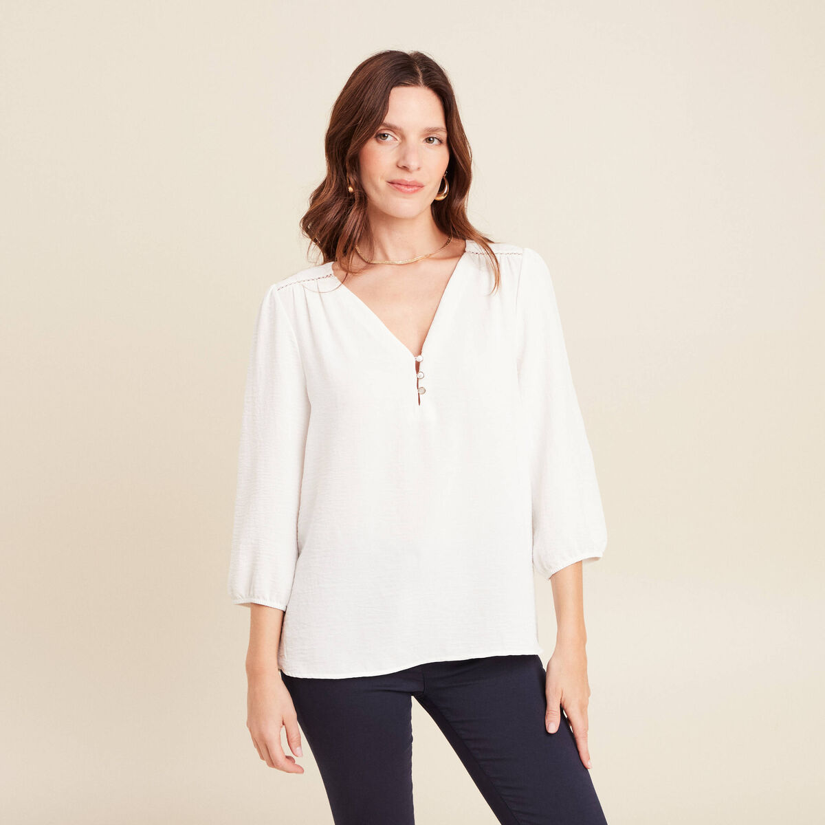 Blouse col v manches 3/4 fluide ecru femme
