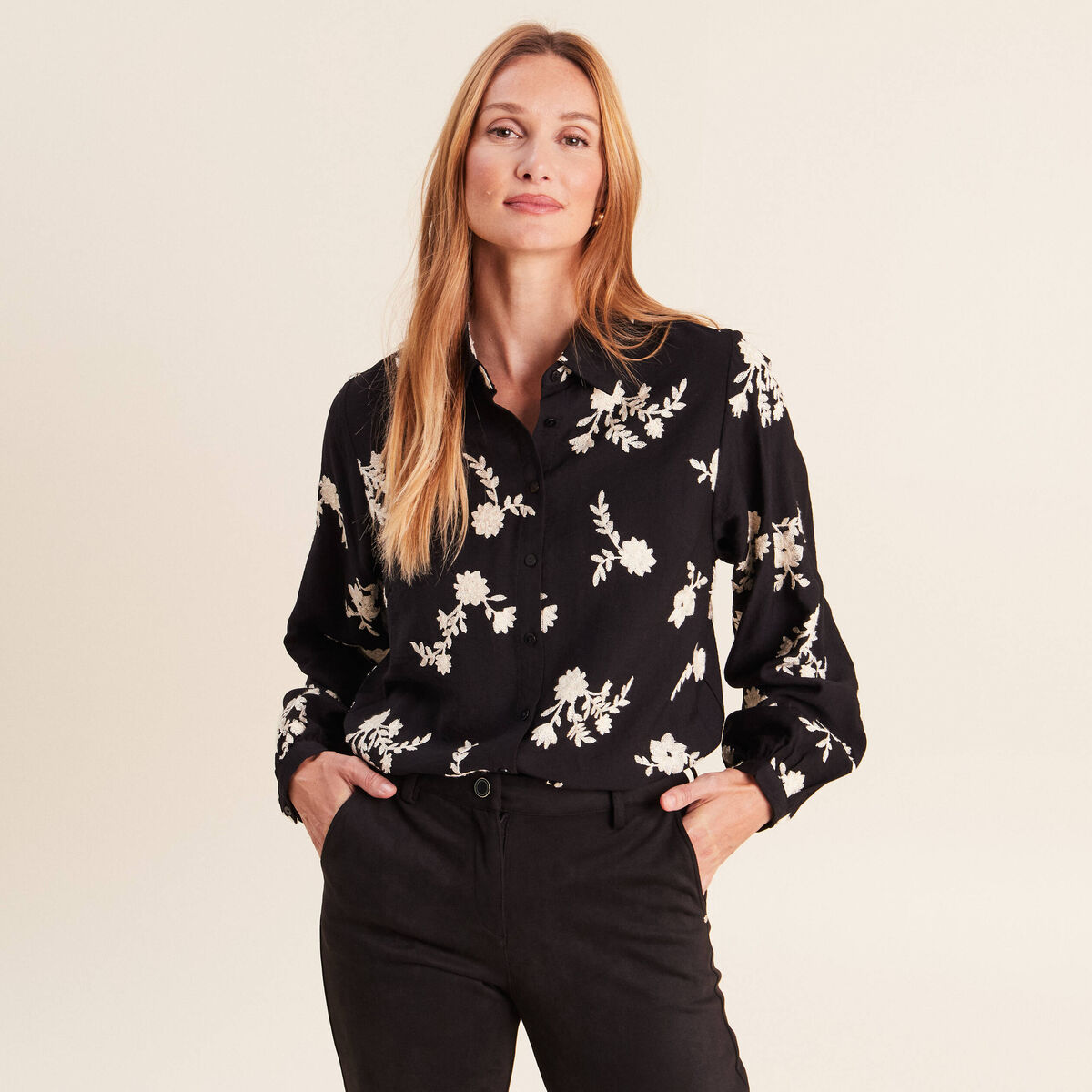 Chemise fluide brod&eacute;e manches longues noir femme