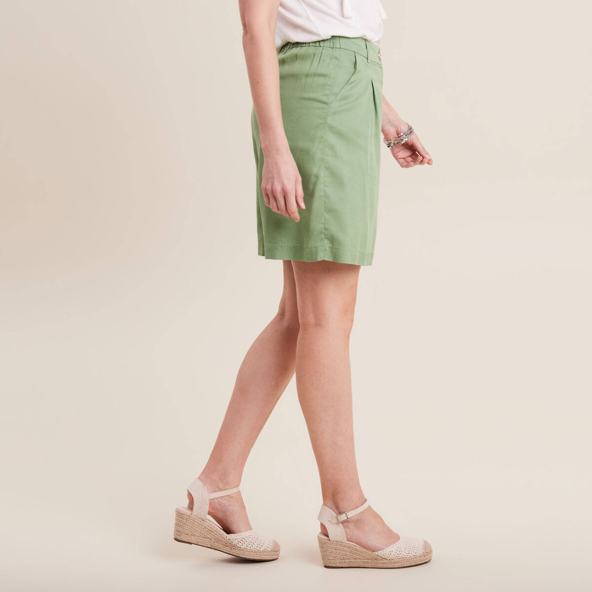 Short droit &agrave; pinces vert olive femme