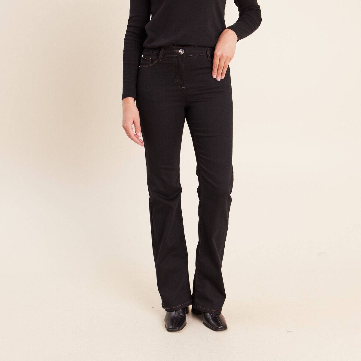 Jean magique L'Unique coupe bootcut denim noir femme
