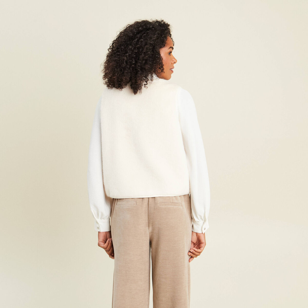 Gilet droit sans manches fausse fourrure ecru femme