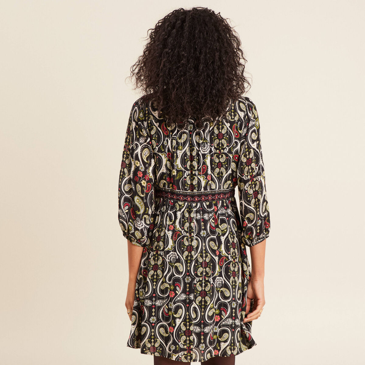 Robe &eacute;vas&eacute;e fluide noir femme