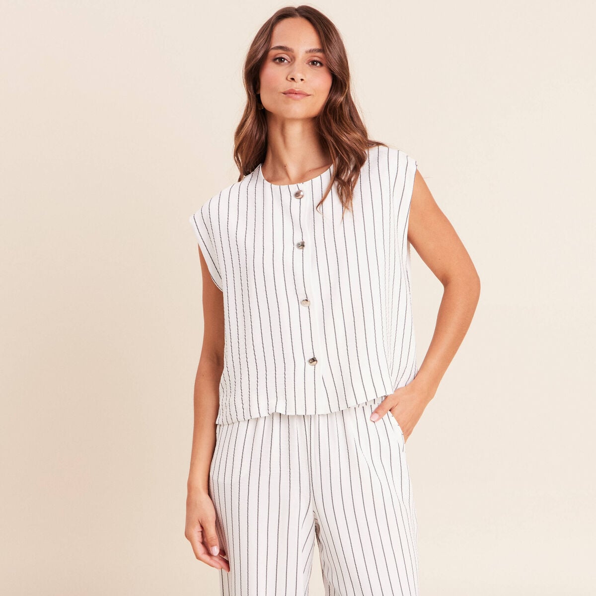 Blouse sans manches col rond doubl&eacute; gris fonc&eacute; femme