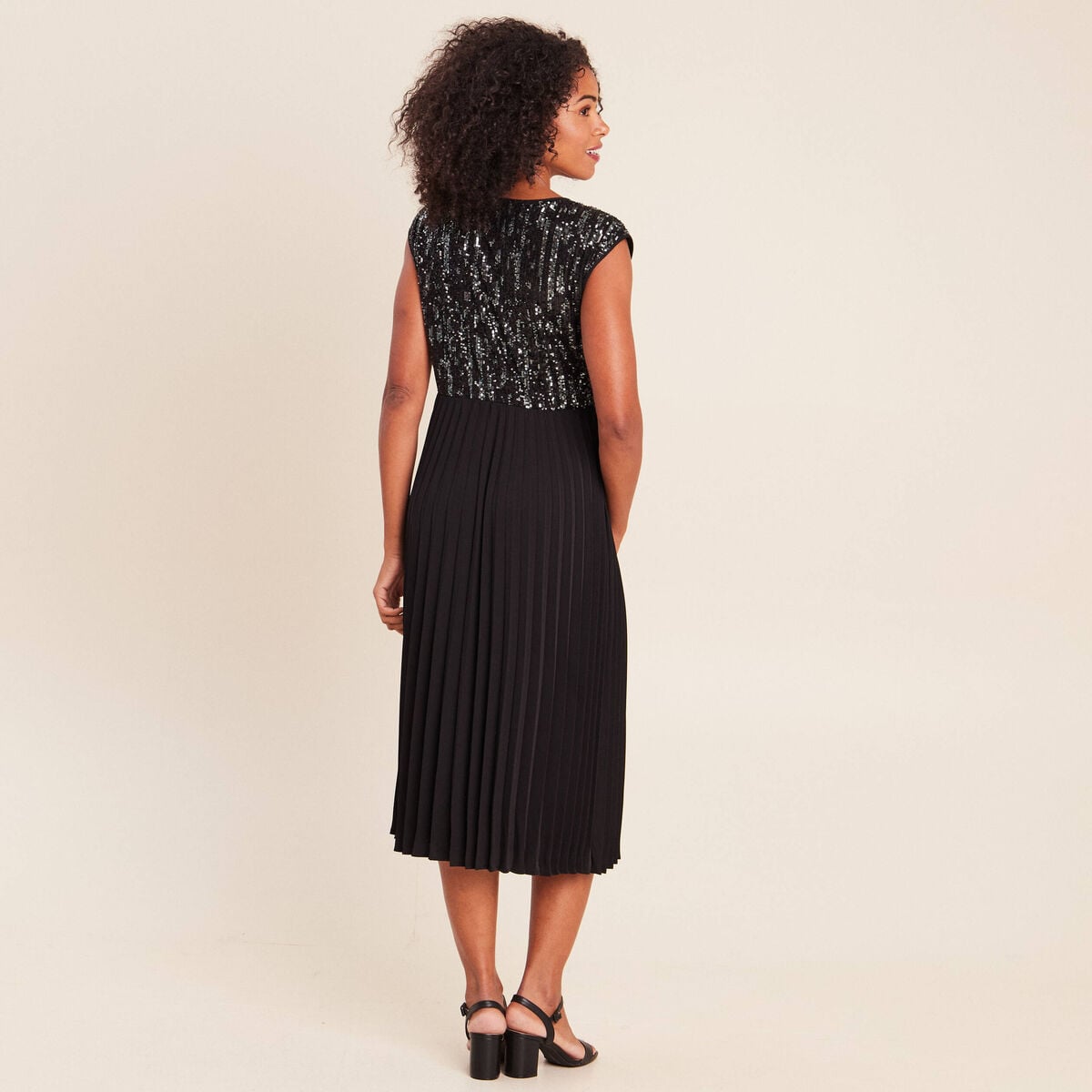 Robe midi &eacute;vas&eacute;e gris fonc&eacute; femme