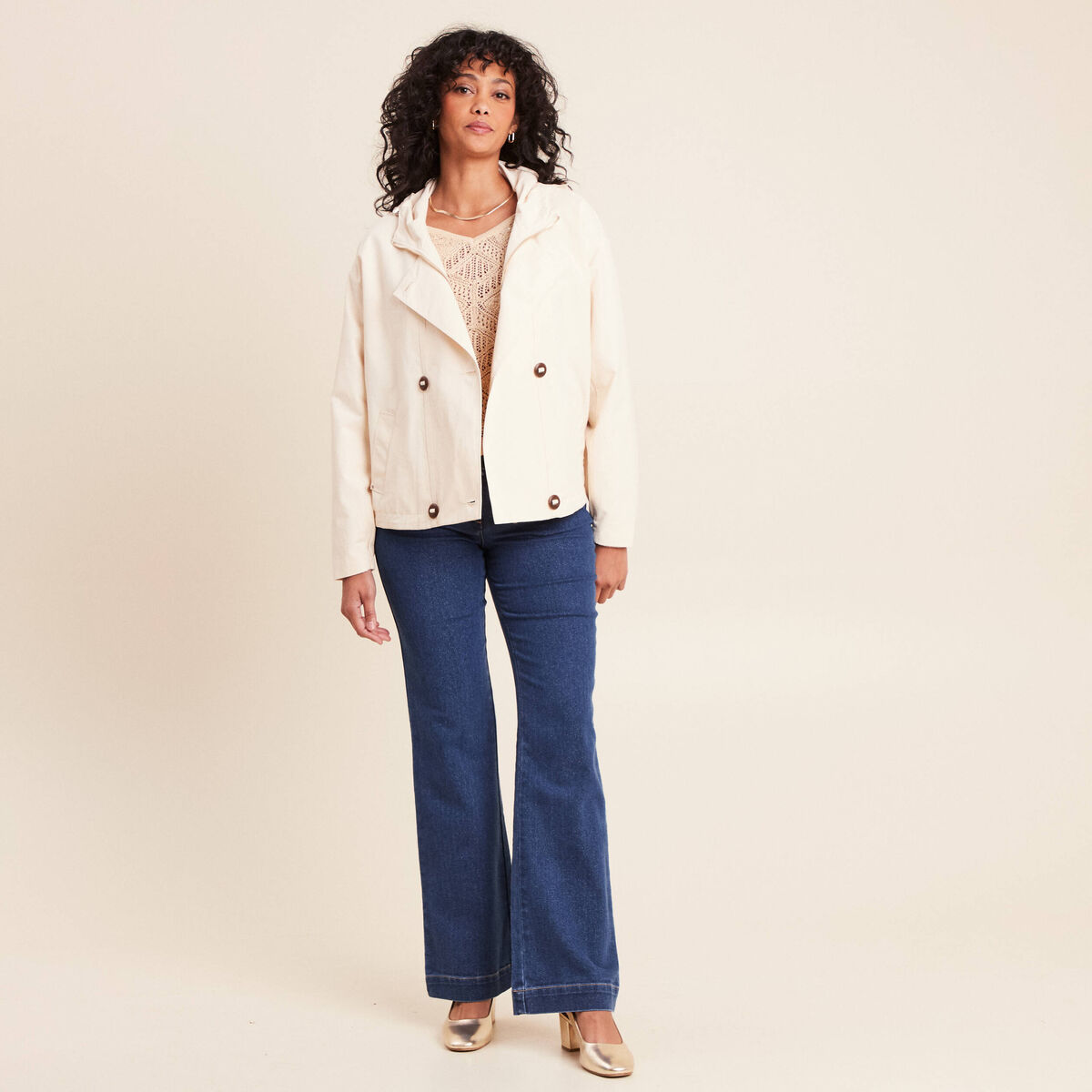 Trench droit court &agrave; capuche doubl&eacute; ivoire femme