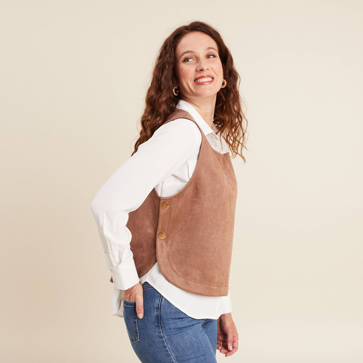 Top cintr&eacute; sans manches col rond camel femme