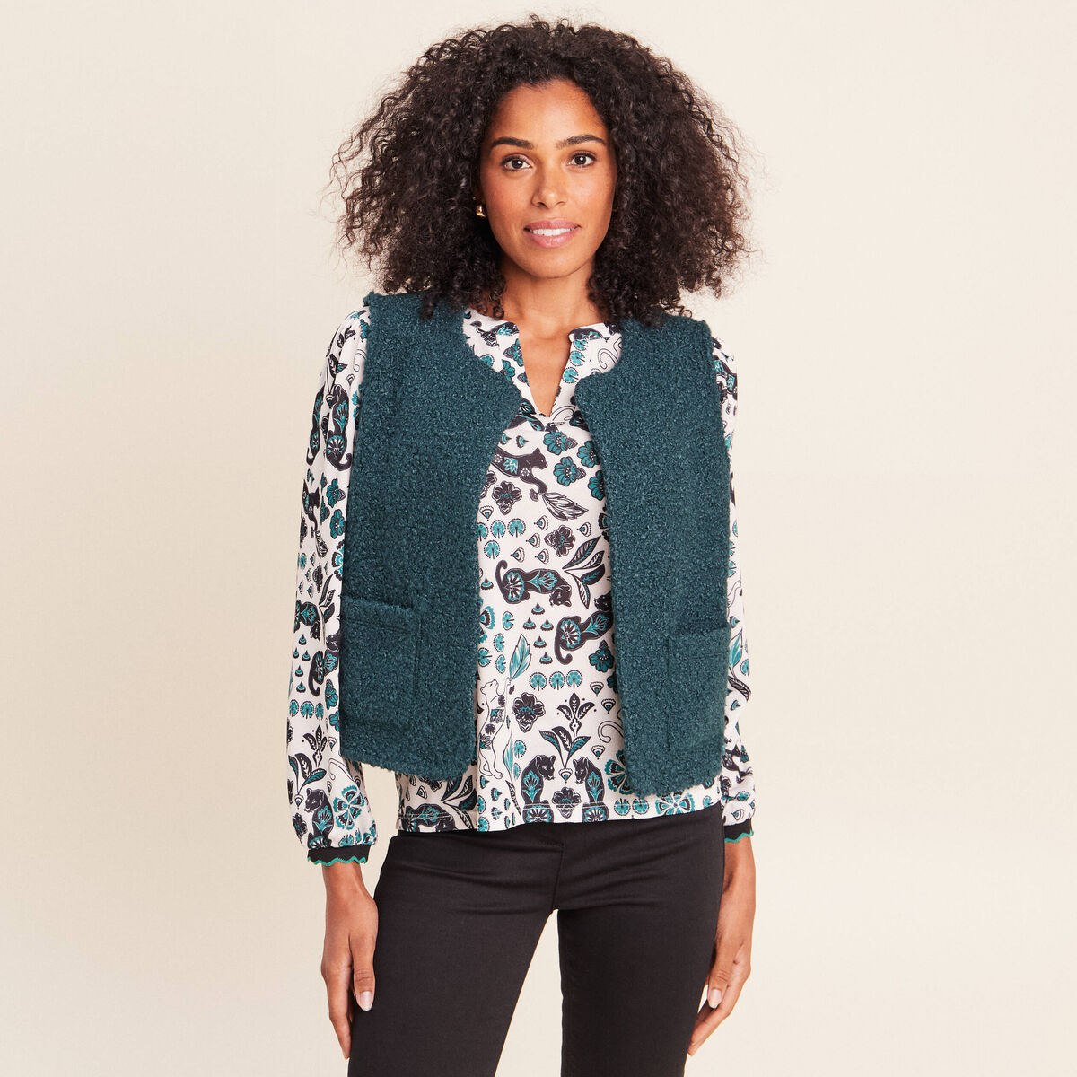 Gilet sans manches bouclette poches vert fonc&eacute; femme