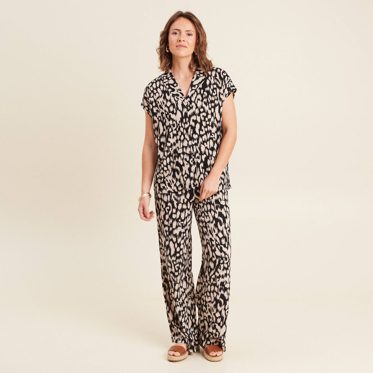 Chemise cr&ecirc;pe manches courtes noir femme