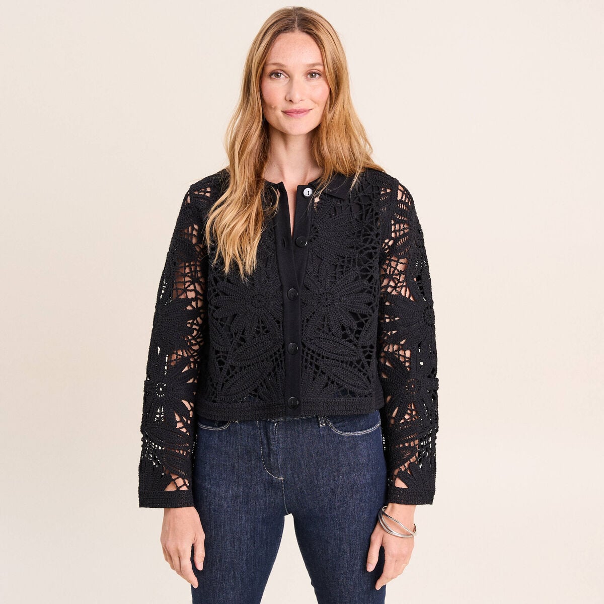 Gilet droit court col chemise dentelle noir femme