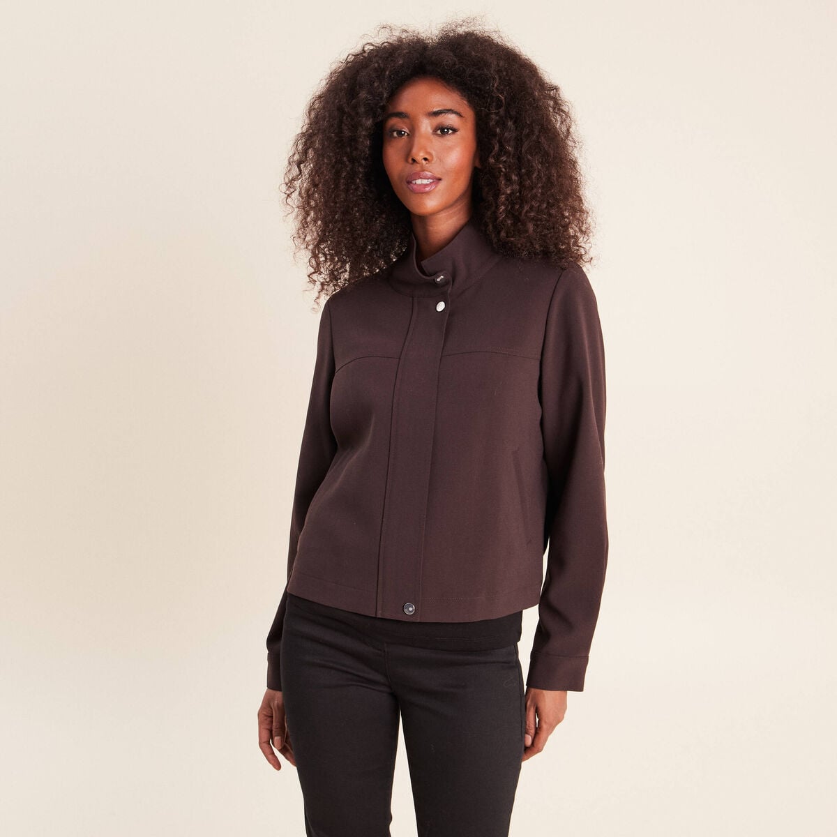 Veste ample courte col montant marron fonc&eacute; femme