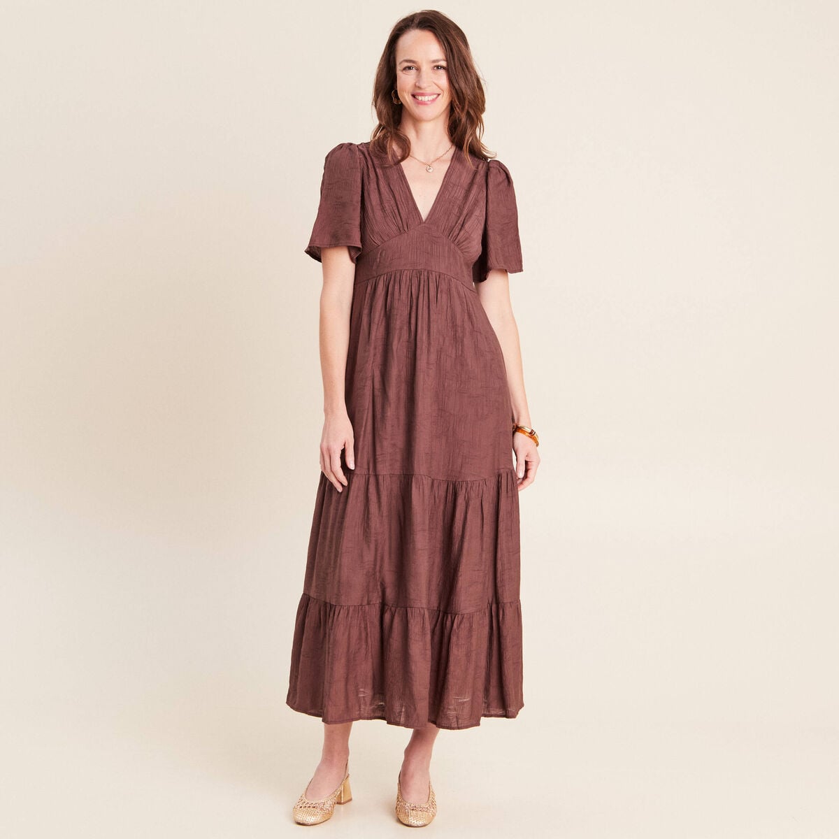 Robe &eacute;vas&eacute;e col v doubl&eacute;e marron fonc&eacute; femme