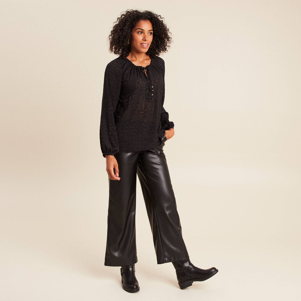 Blouse fluide col v manches longues noir femme