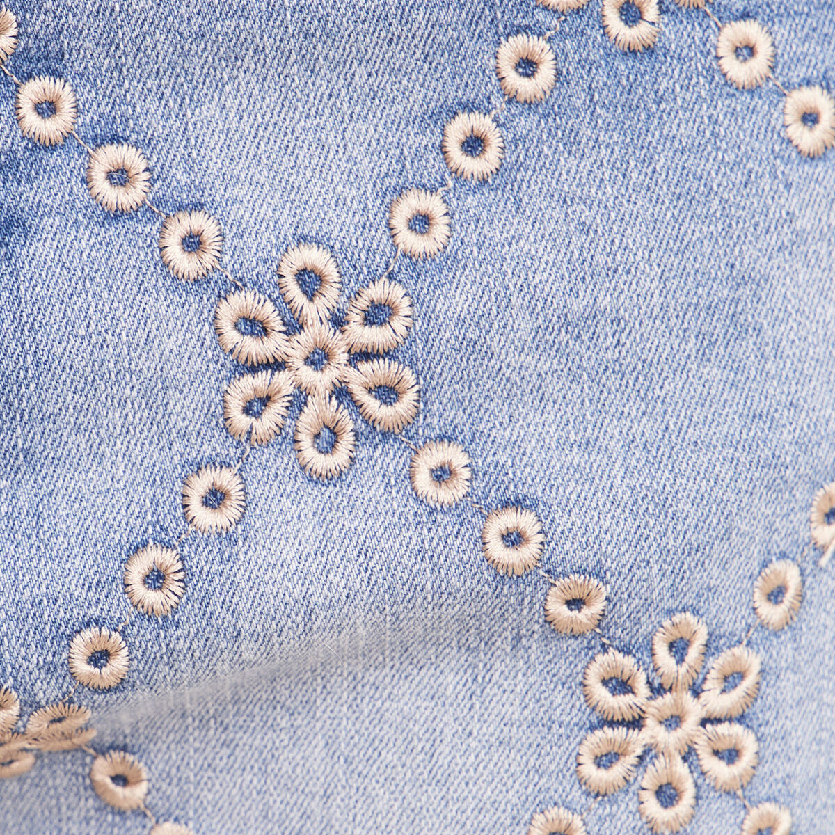 Jean taille haute avec broderie blanc femme