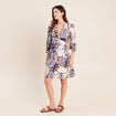 Robe courte &eacute;vas&eacute;e col v manches 3/4 bleu femme