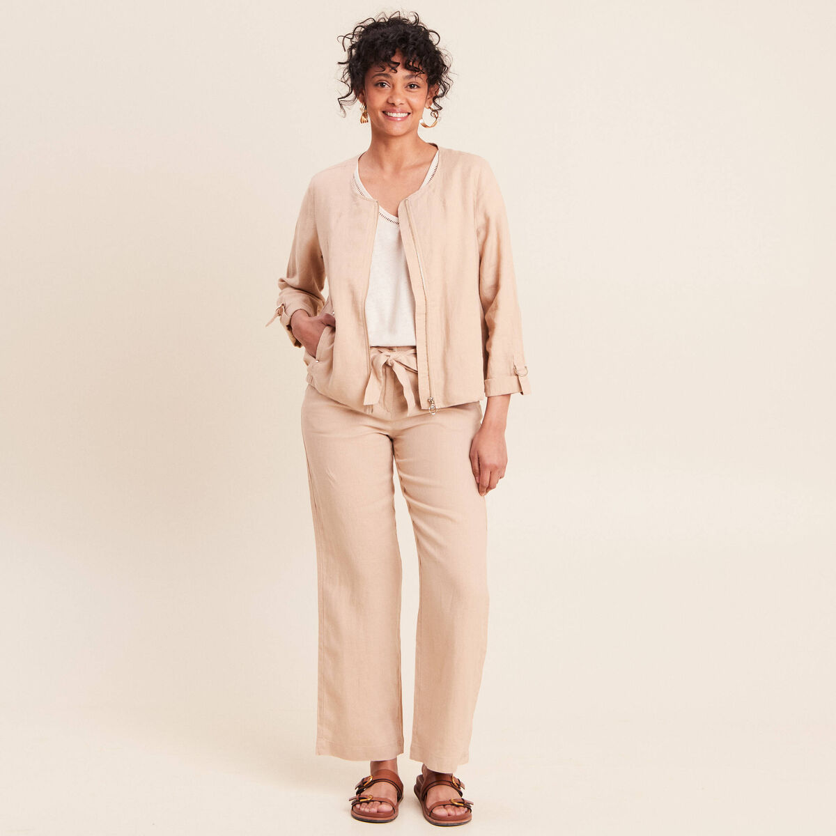 Veste bas resserr&eacute; aspect lin sable femme