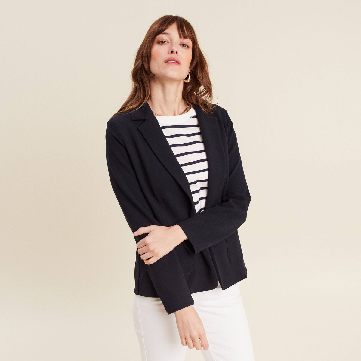 Veste tailleur cintr&eacute;e bleu fonc&eacute; femme